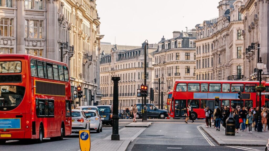 How to travel to UK